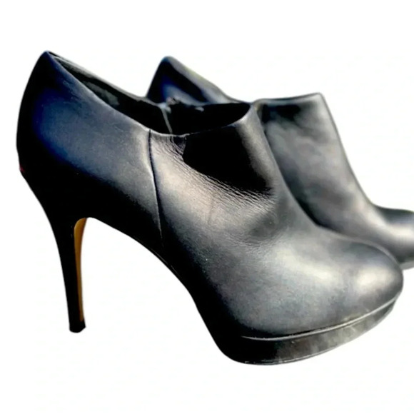 Vince Camuto Women's Heel Bootie ELVIN Black Leather Ankle Boot - SIZE 7.5M - Picture 1 of 6